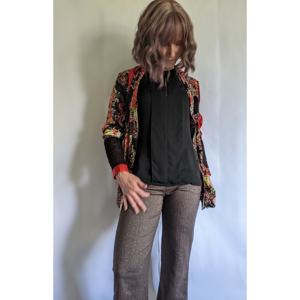 Abstract, multi-material button up. Red & black w/ floral & geisha print. US 6 - Picture 7 of 12